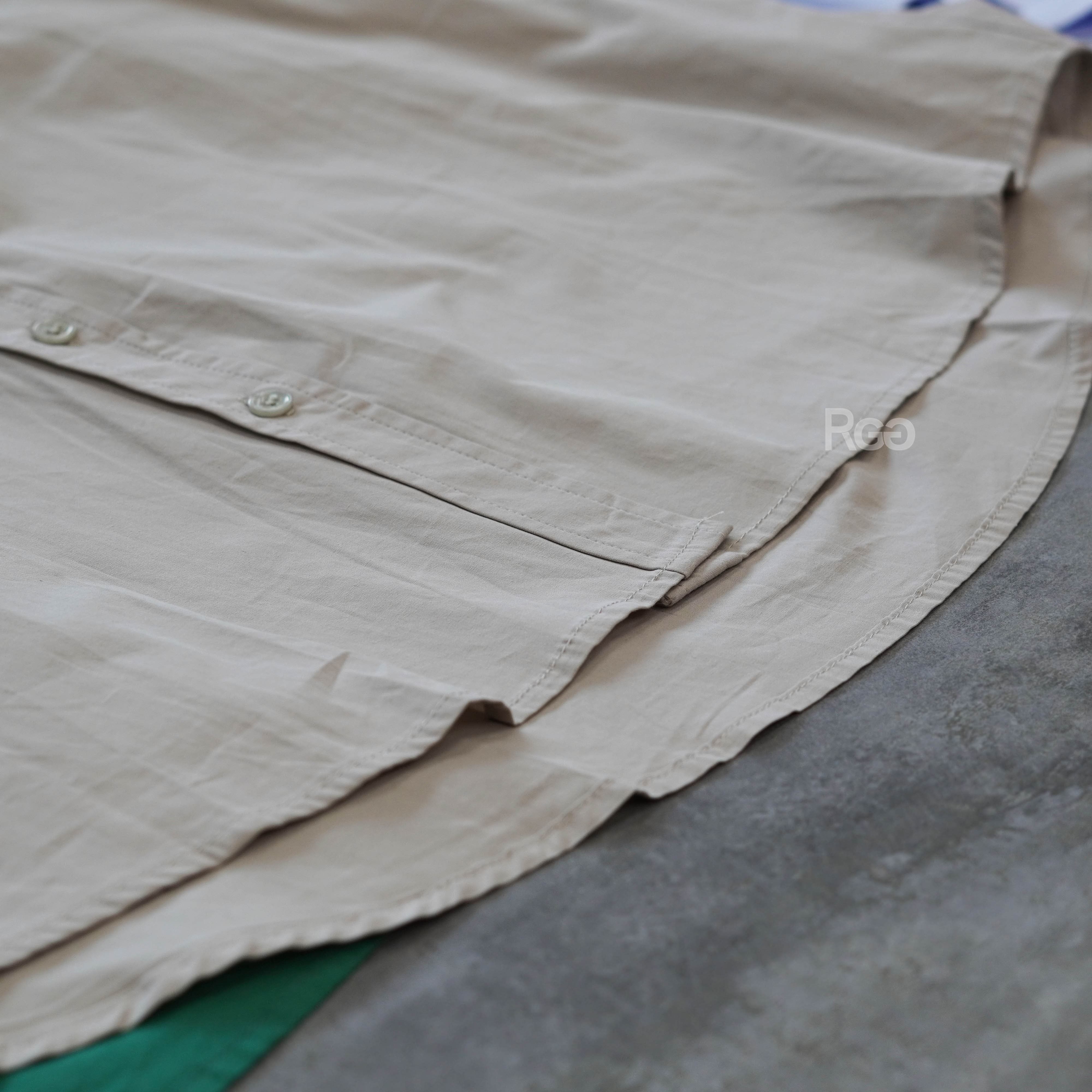 挺版前短後長水洗棉襯衫灰色下擺細節照