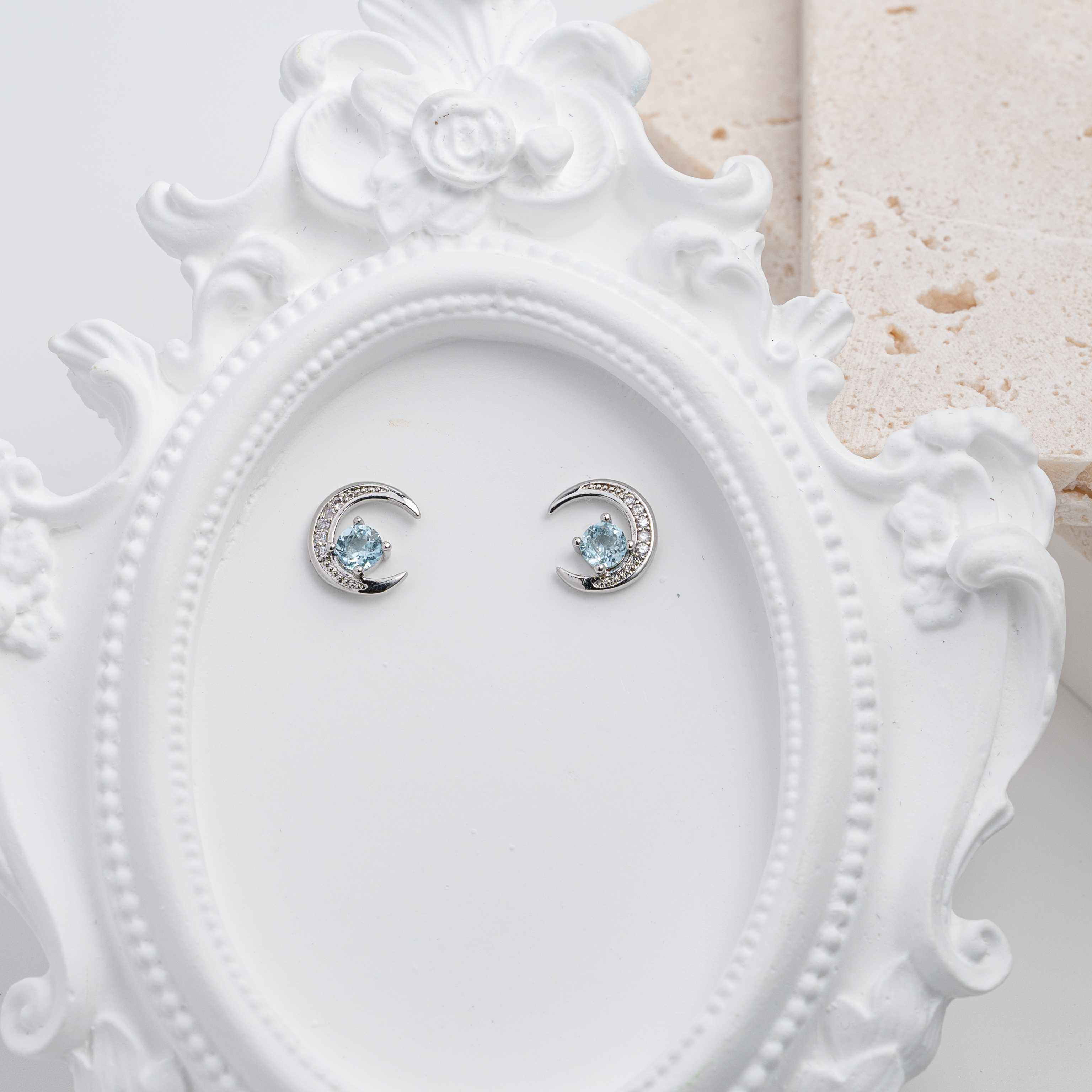 【托帕石】月亮小碎鑽耳環