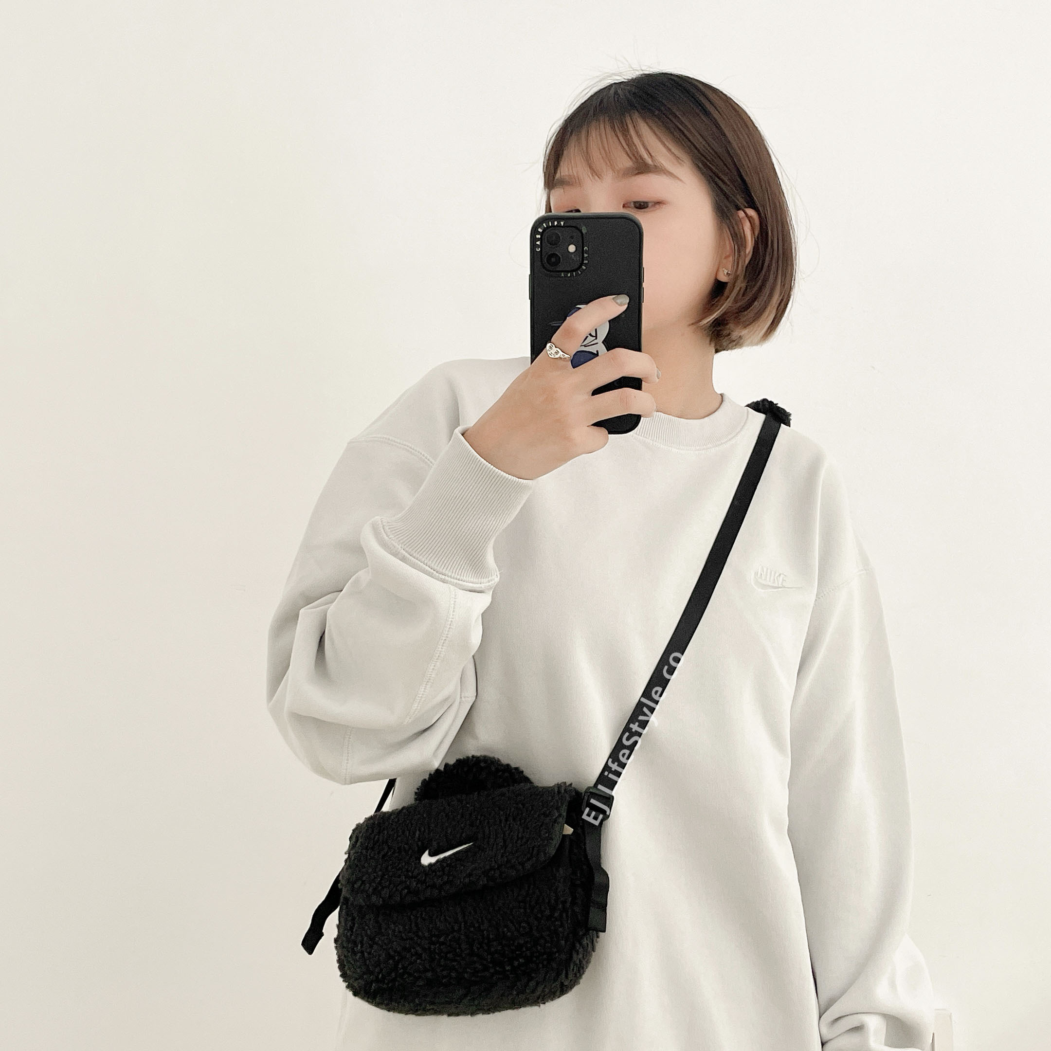 NIKE 羊羔毛 小包 迷你包 側背包 多夾層 黑 FB3039-010 / 現貨