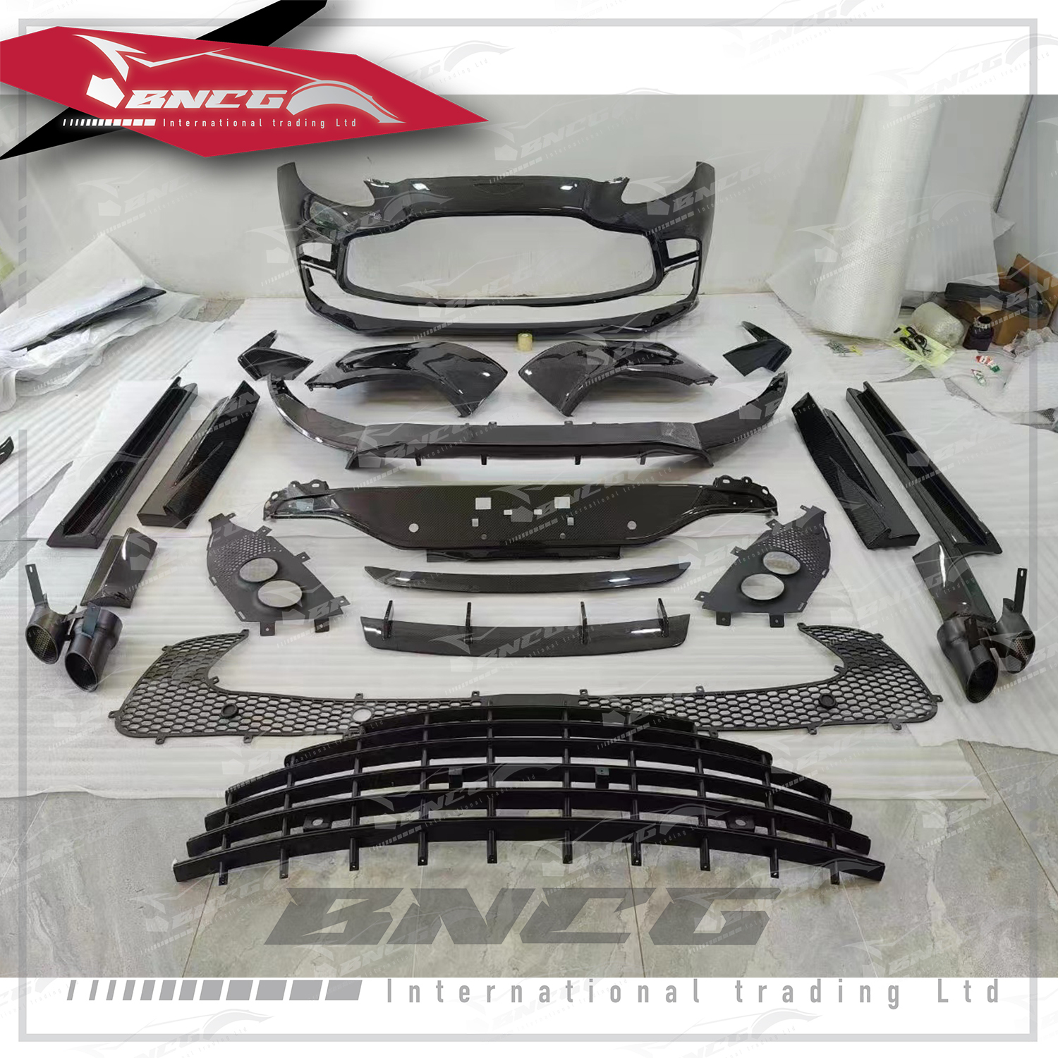 奧斯頓馬丁 Auston Martin DBX 改裝 乾碳纖維 707款 寬體 前保桿 前下巴 後下巴 尾飾管 側裙 後葉子板 頂翼