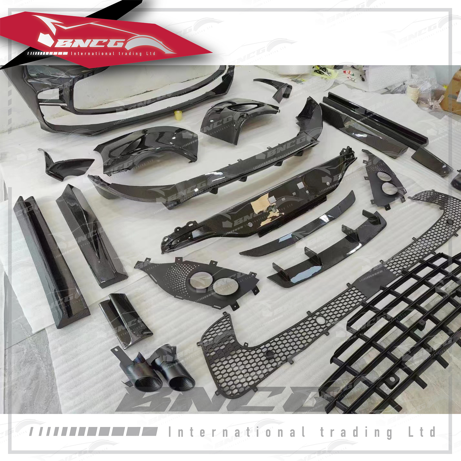 奧斯頓馬丁 Auston Martin DBX 改裝 乾碳纖維 707款 寬體 前保桿 前下巴 後下巴 尾飾管 側裙 後葉子板 頂翼