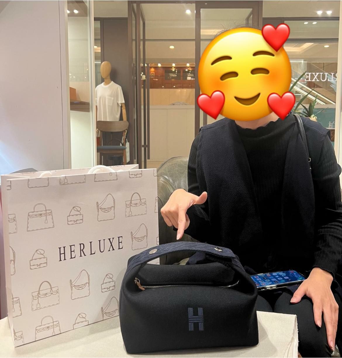 爽快靚靚嚟pick up黑色飯盒包🖤 到店取貨過程非常愉快滿意😊 原來靚靚一直有關注我哋❤️多謝你的信任🫶