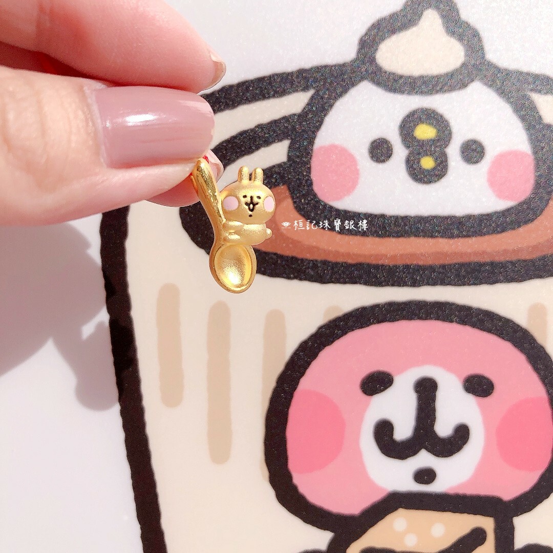 【卡娜赫拉的小動物】金湯匙抱抱粉紅兔兔/好命湯匙粉紅兔兔/好命粉紅兔兔 黃金墜子