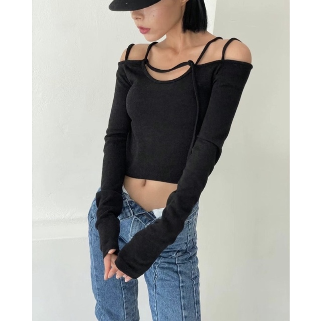 【JINNEE】(SALE) 韓國🇰🇷 細肩 膀帶 短版 上衣 輕歐美 長袖