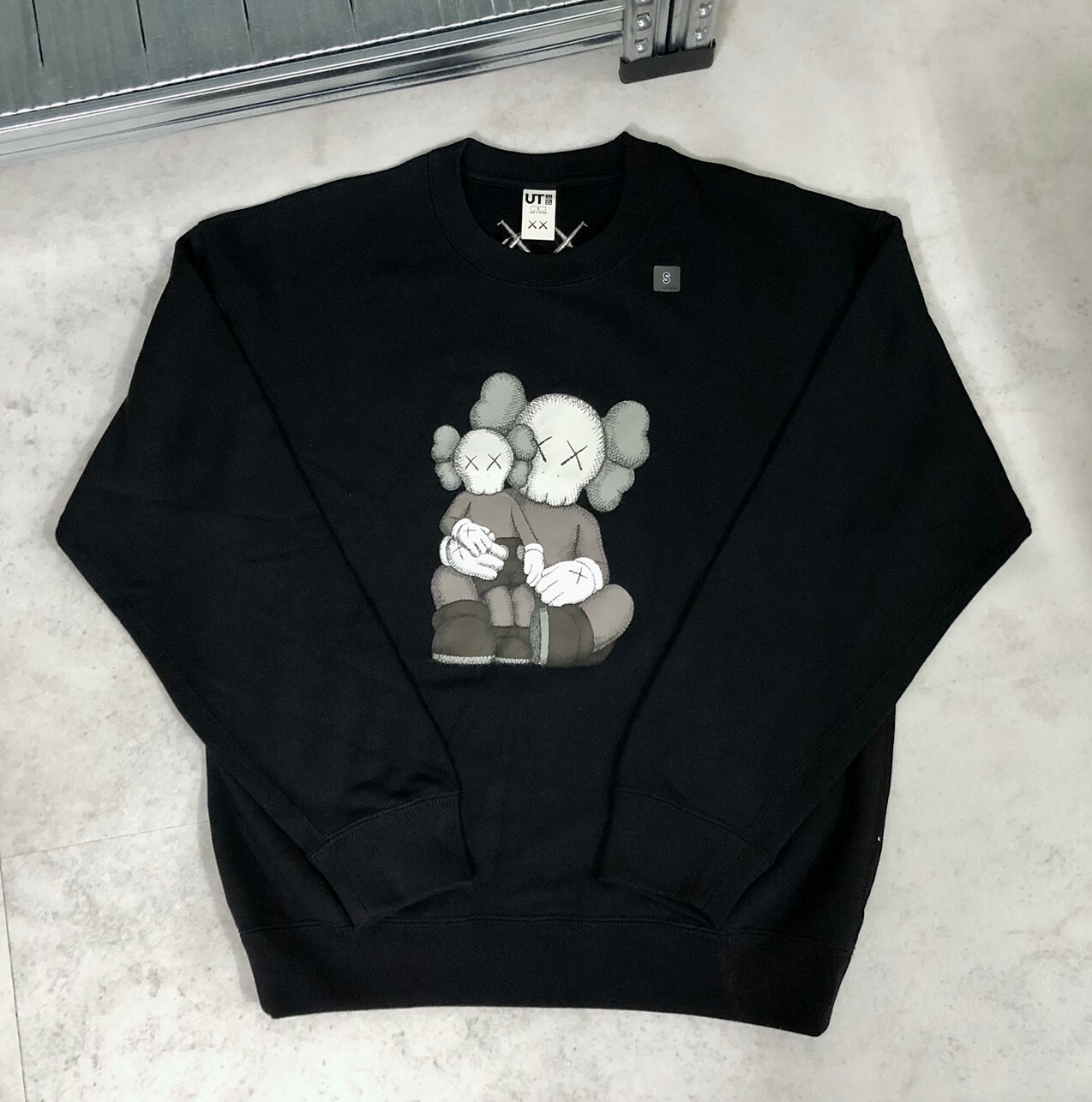 Uniqlo X Kaws UT系列聯名款 黑色大學Tee 長袖衛衣 341-467773