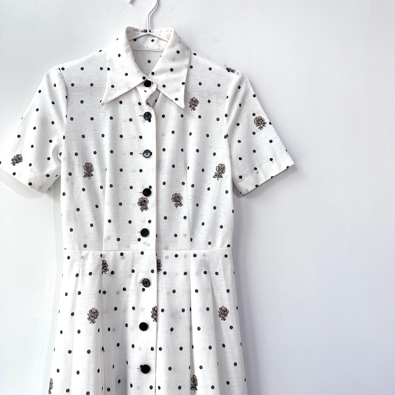 波點玫瑰縮小又放大連身裙