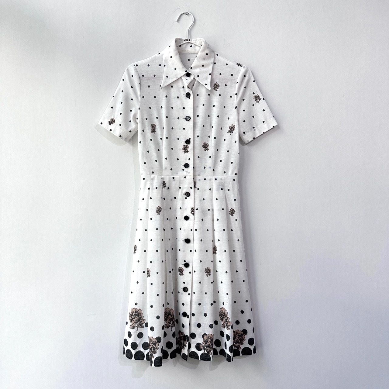 波點玫瑰縮小又放大連身裙