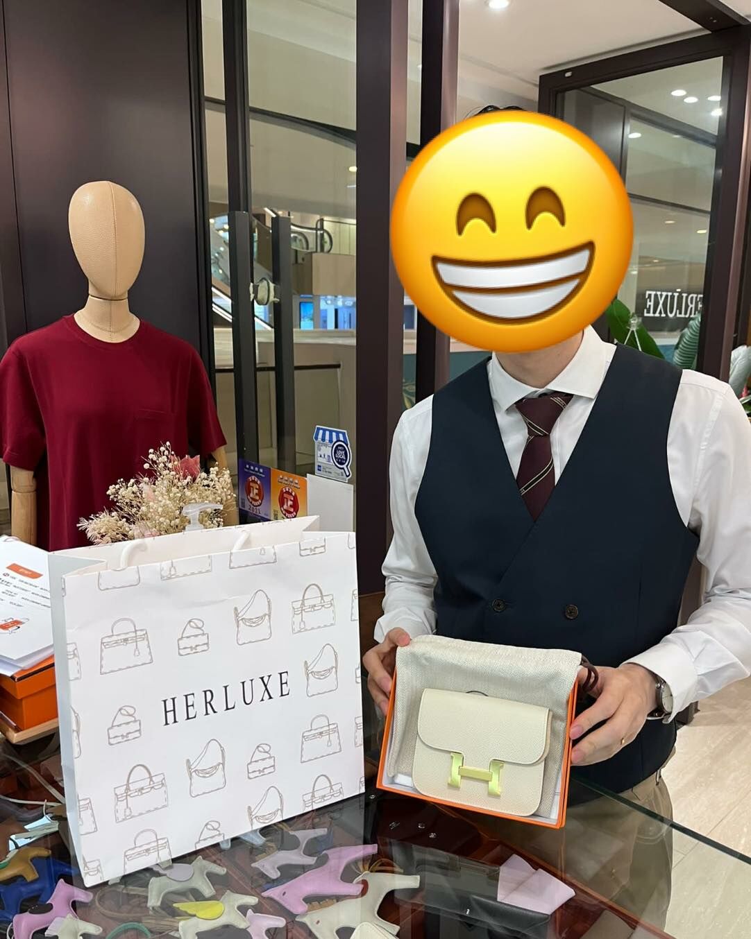 型男先生係經朋友介紹直接walk in嚟買野🥳 目標明確👍 爽快埋單抱走constance slim奶昔白金扣🥛🔑 多謝你同朋友對我哋嘅肯定與支持❤️