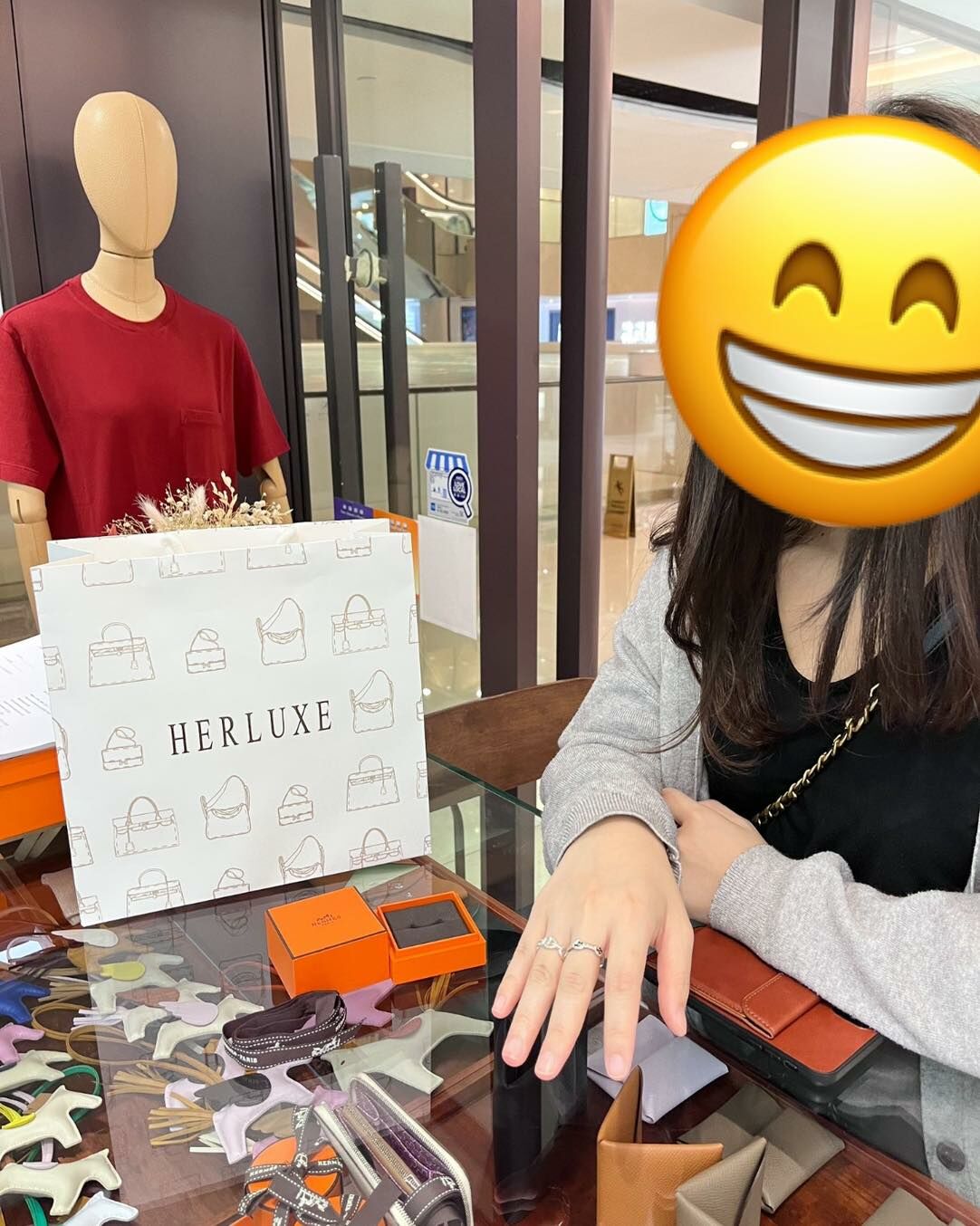 爽快靚靚嚟pick up戒指💍 戴上手後非常開心滿意🥳 多謝你對HERLUXE嘅認可🫶 我哋會繼續奉上優質好物🎉