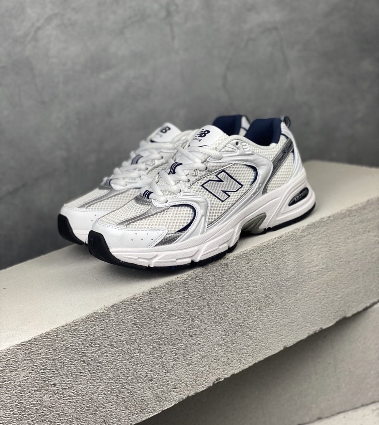 NEW BALANCE 530 復古慢跑鞋 白銀