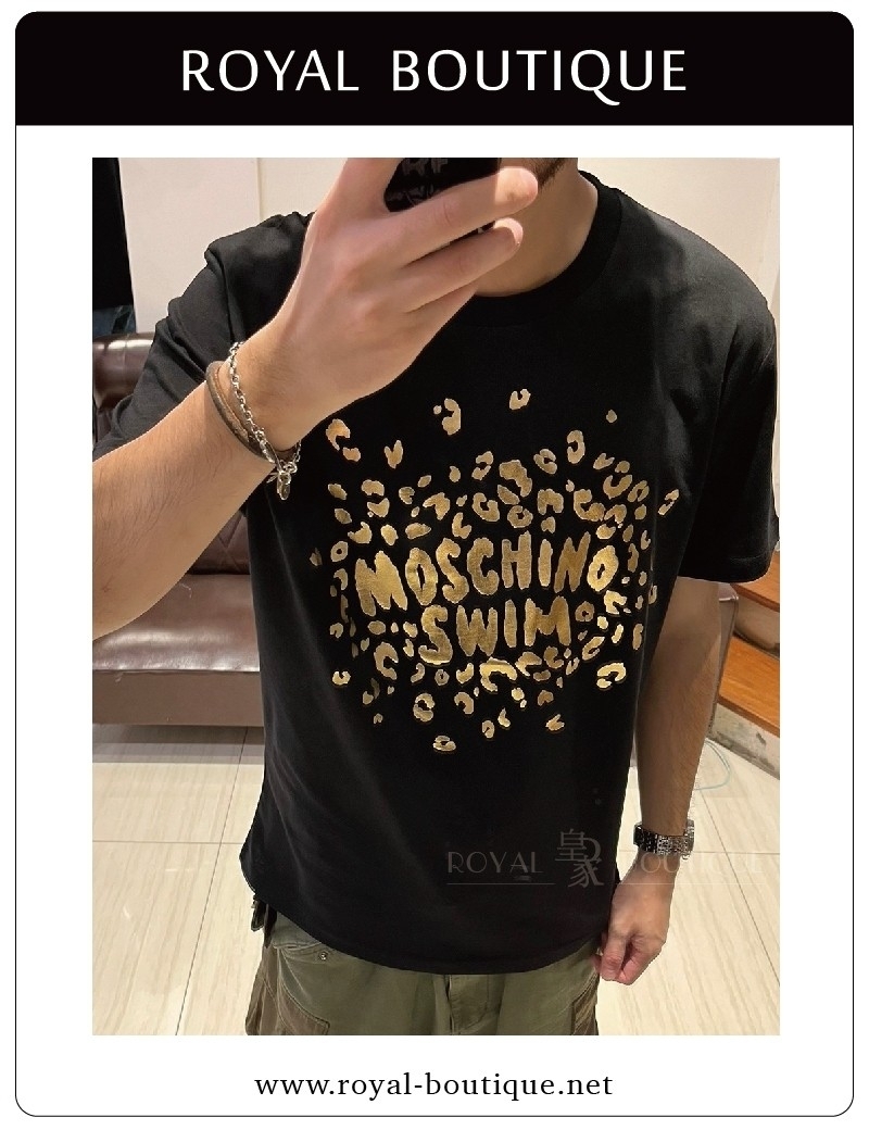MOSCHINO 胸前燙金英字LOGO短T
