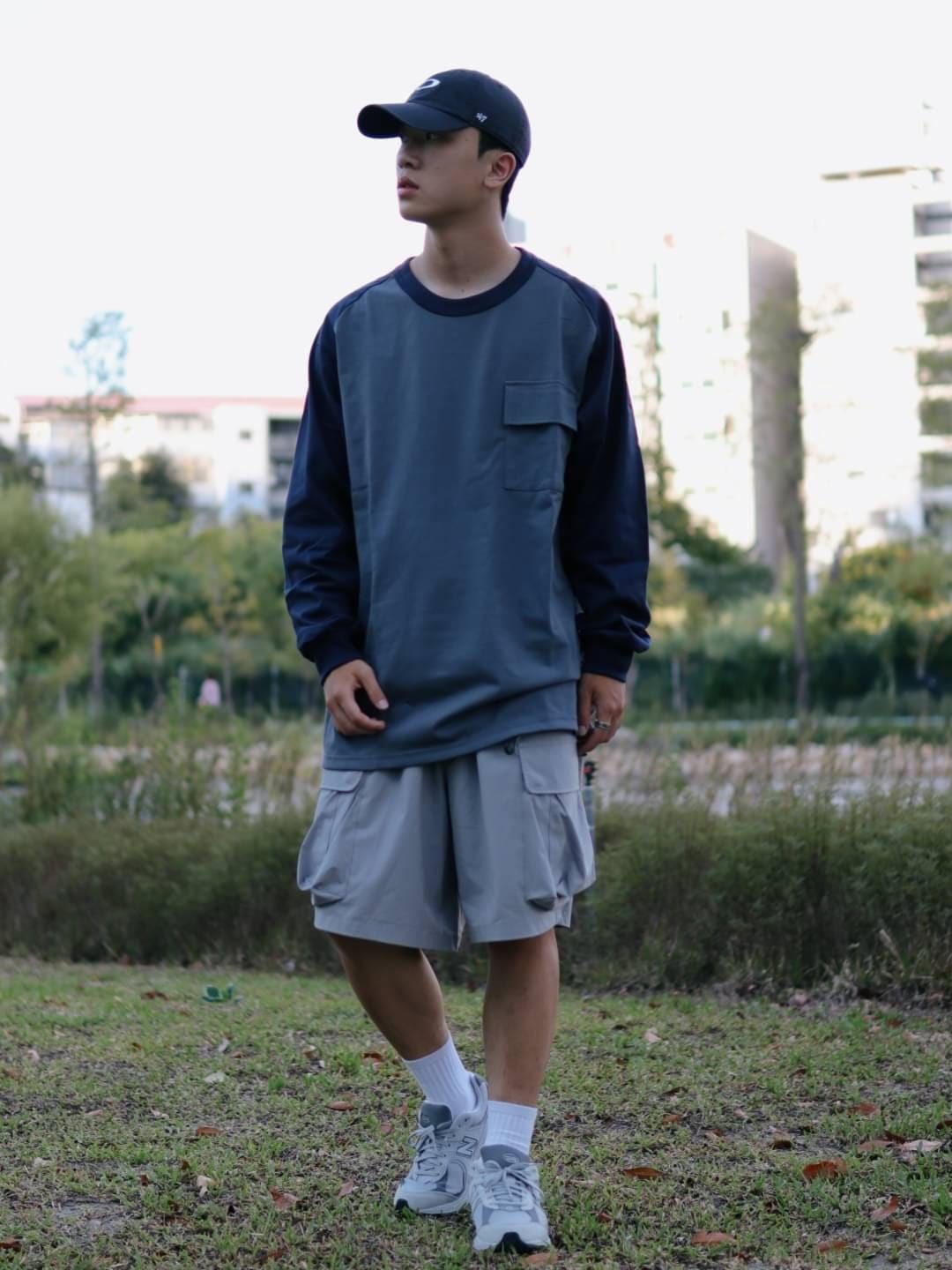 男模著重磅撞色長T藍色L實著照