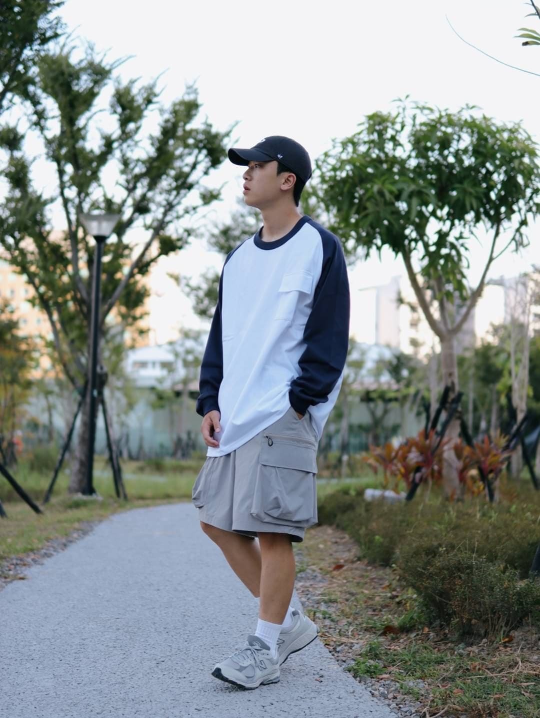 男模著重磅撞色長T白色L實著照