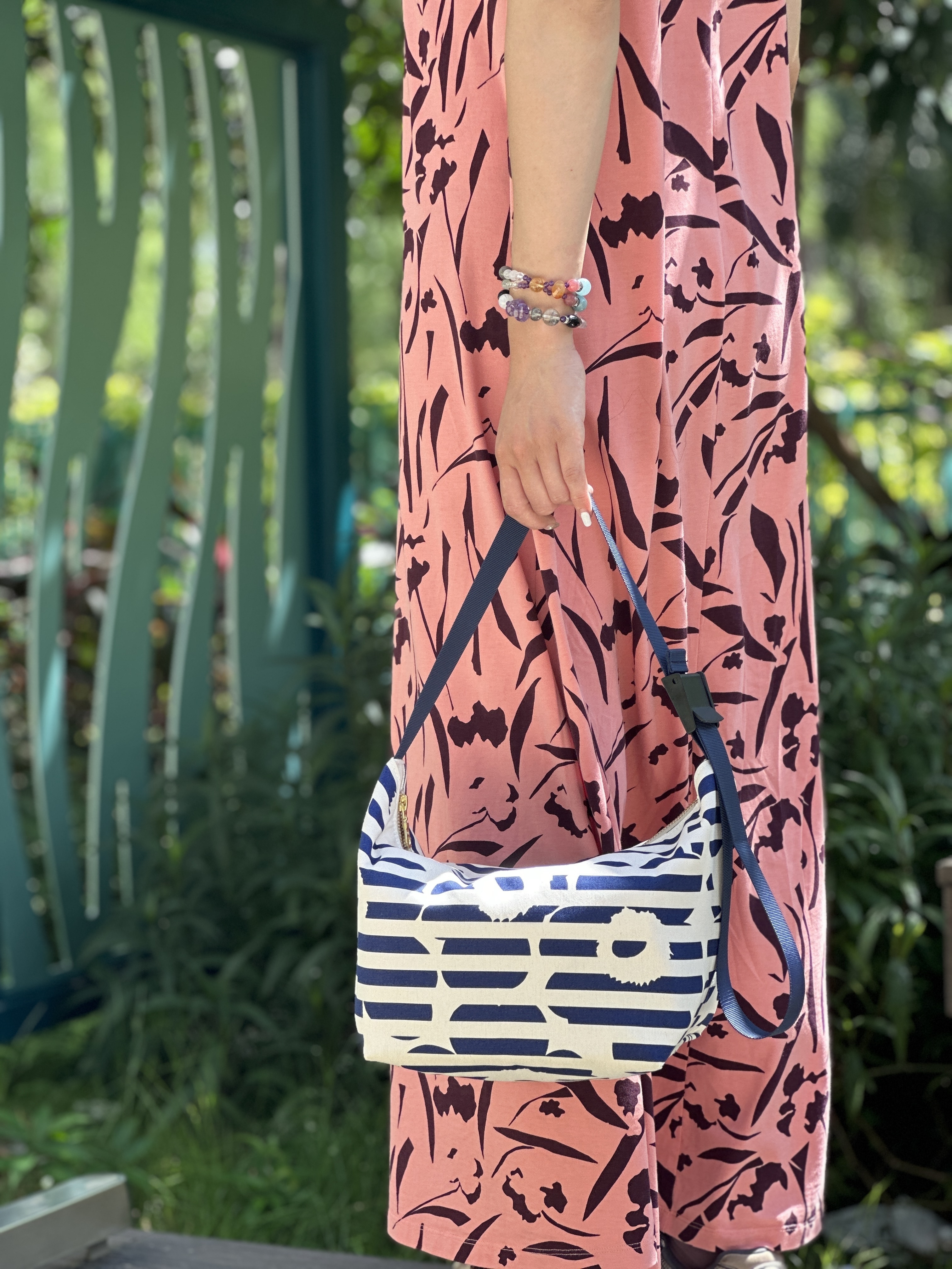 Em’s essential shoulder bag | marimekko canvas fabric | navy 間條花