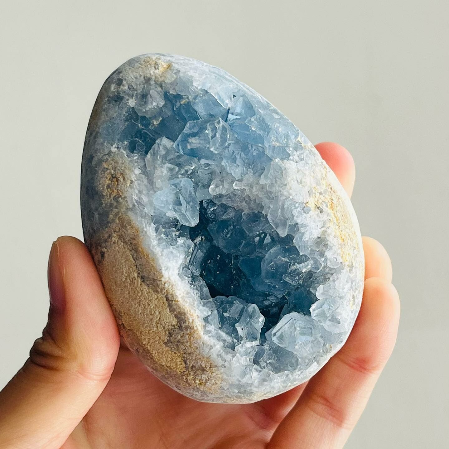 [原石] 天青石 晶洞蛋（附底座）