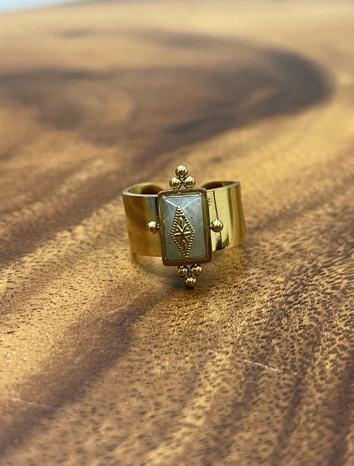 古典十字框鑲石粗戒指 (現貨款式）