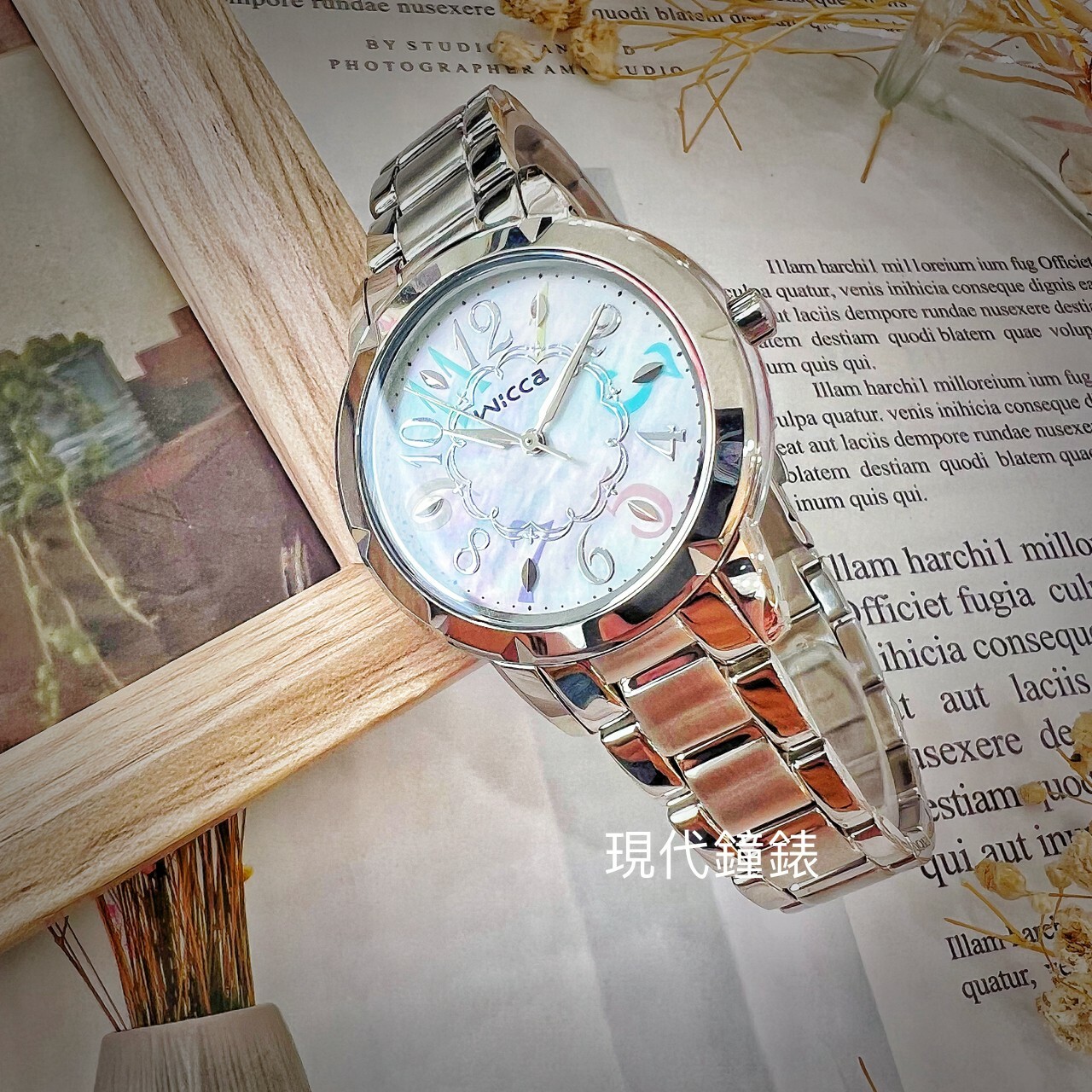 【CITIZEN 星辰】Wicca 公主系列愛莉絲夢遊仙境時尚腕錶 BT2-718-11 32mm 現代鐘錶