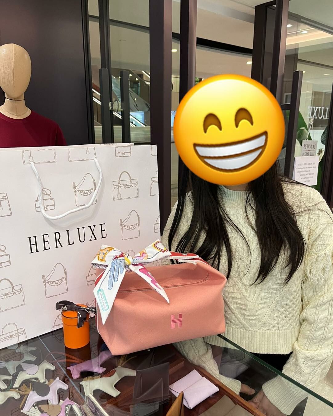 爽快靚靚品味好好👍 揀的特別版Twilly同飯盒包😊靚到爆💥 原來靚靚問咗其他店都🈚 今次搵我哋幫佢買到超開心🥳 多謝你嘅明智選擇🫶 HERLUXE嘅宗旨就係幫你哋搵到心儀的貨品💪