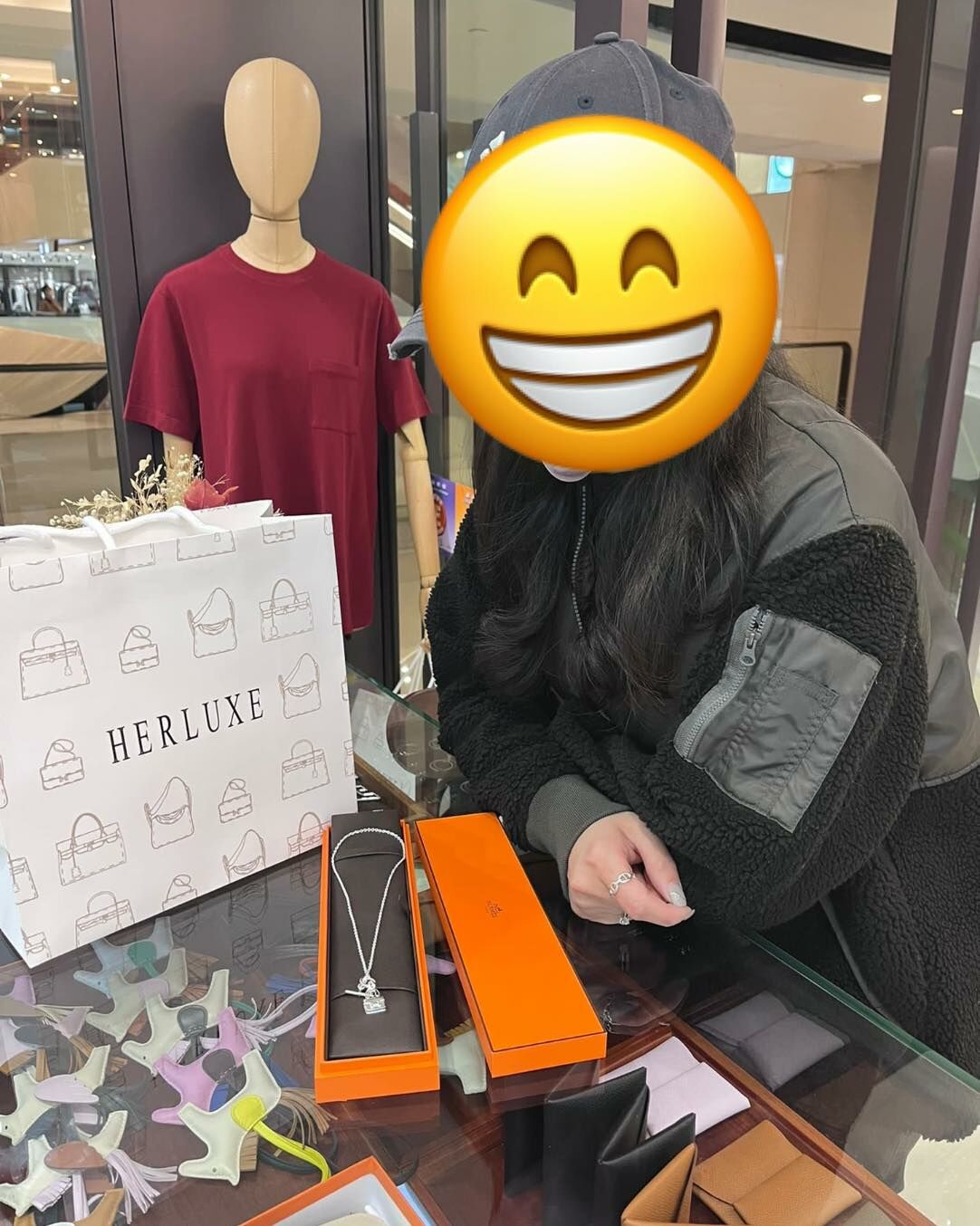 爽快靚靚來pick up頸鏈⛓️🥳 靚靚稱讚HERLUXE性價比高👍 還要繼續搵我哋訂Birkin頸鏈😍 多謝你的選擇🫶