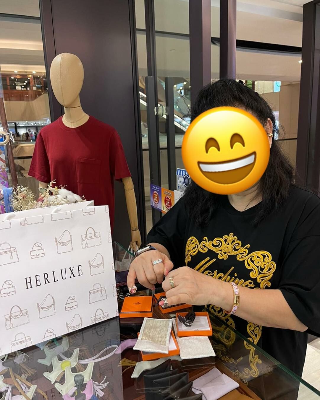 超喜歡精緻飾品的靚靚🤭 大家數下今次靚靚手上買左幾隻耳骨扣呢😆 耳仔上戴著的都係上次幫襯我哋買的🫶 多謝你咁支持💗 我哋會繼續奉上更多優質好物💝