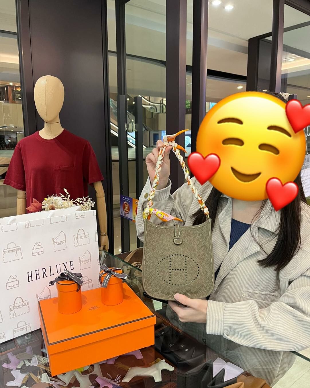 爽快靚靚在IG搵到我哋就即刻來店抱走Mini E大象金🐘🔑 見到綁上Twilly的效果更被驚艷到🤭 陪同而來的朋友都心思思 話下次都來買🛍️ 多謝你哋的喜愛❤️🫶