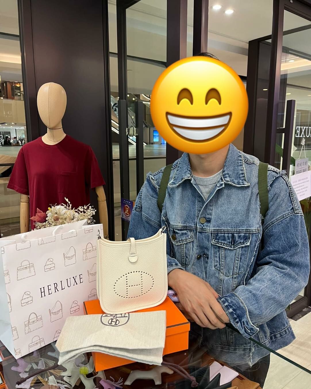 暖心先生從泰國過來玩 行街直接walk in買咗Mini E奶油白銀扣🍰🗝️送比家姐👍 品質與真誠同在🥳 選擇HERLUXE一定冇錯❤️