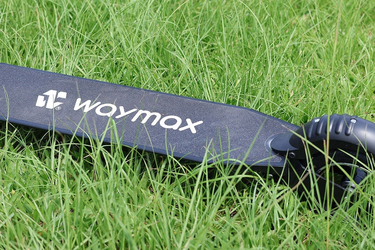 Waymax Lite-2電動滑板車踏板特寫