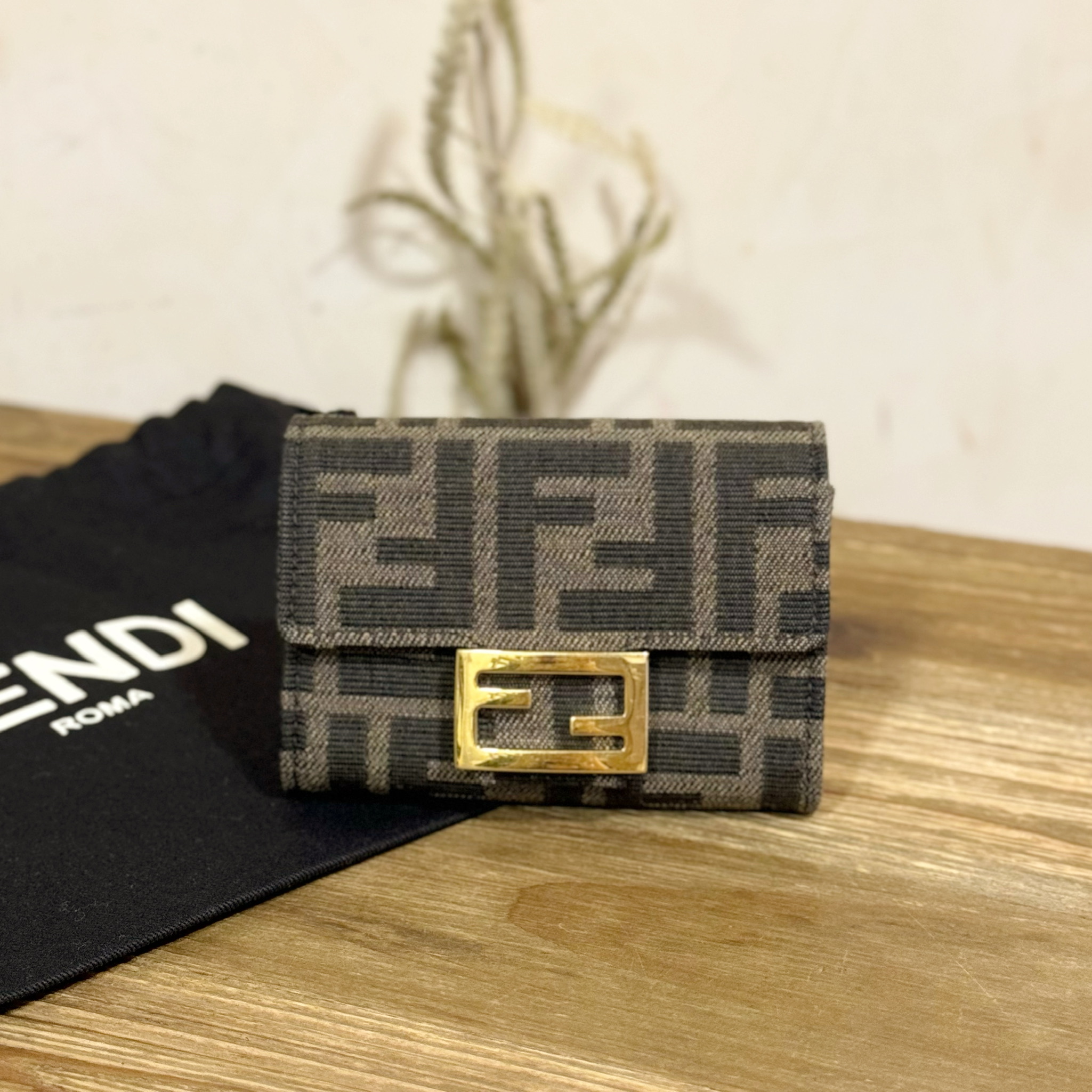 Fendi embossed discount wallet