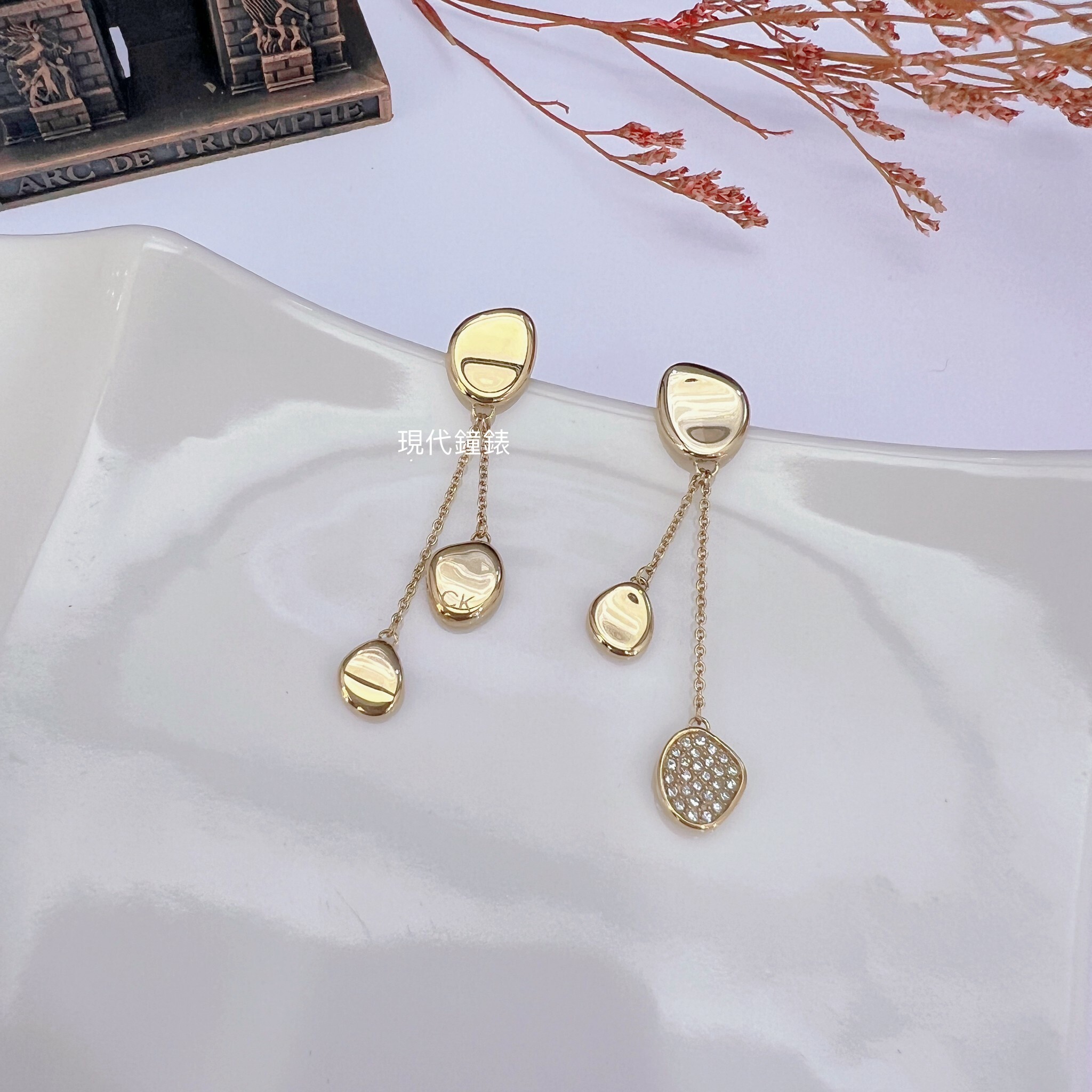 【Calvin Klein】鵝卵石造型穿式耳環-金 CKF35000212 現代鐘錶