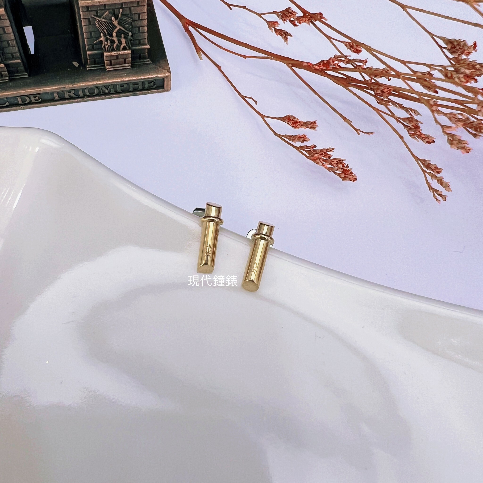 【Calvin Klein】圓柱狀穿式耳環-金 CKF35000021 現代鐘錶