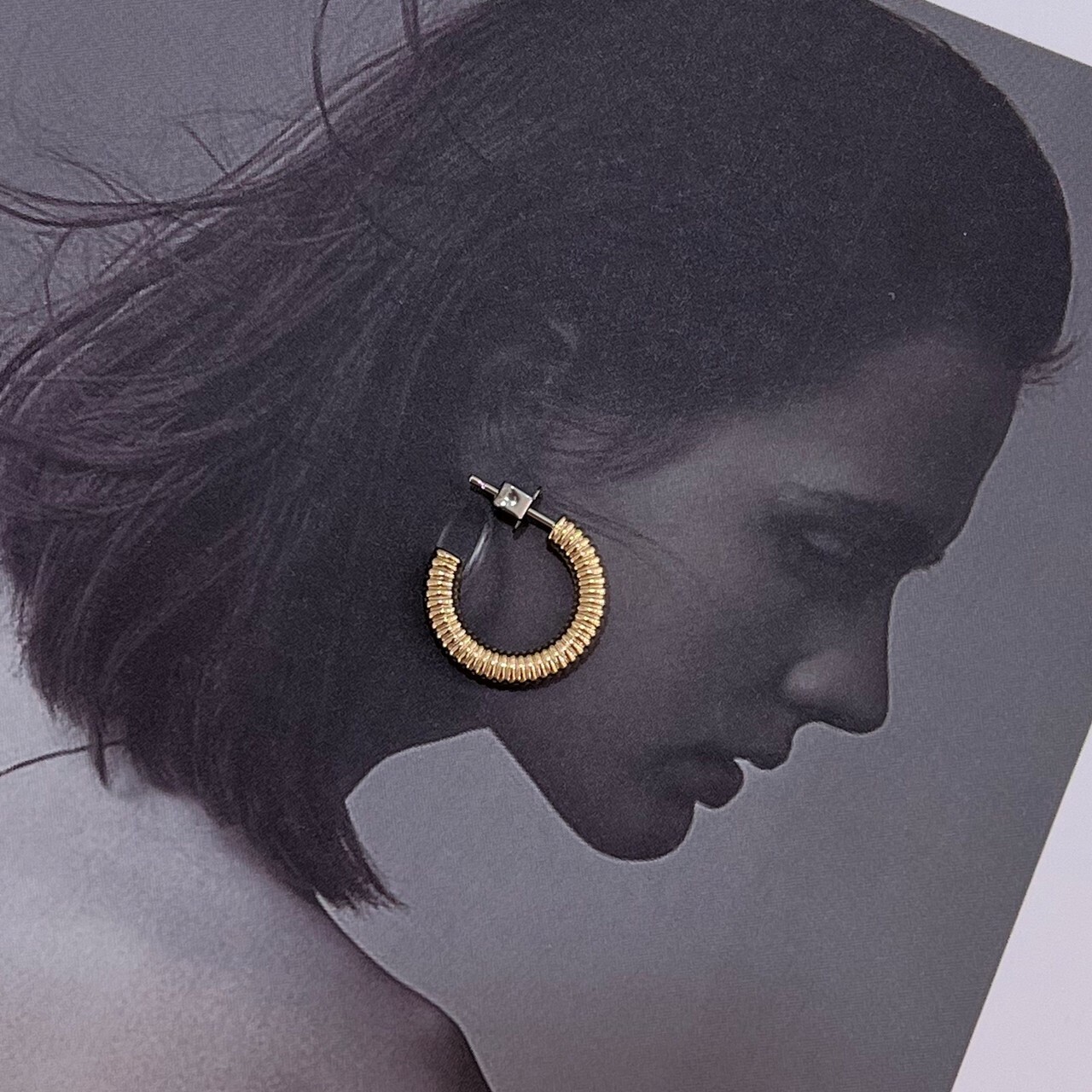 【Calvin Klein】Playful Repetition C字穿式耳環 CKF35000032 現代鐘錶