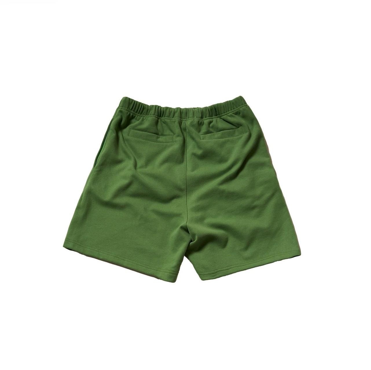 E'TREALOUEST Shorts/ Green