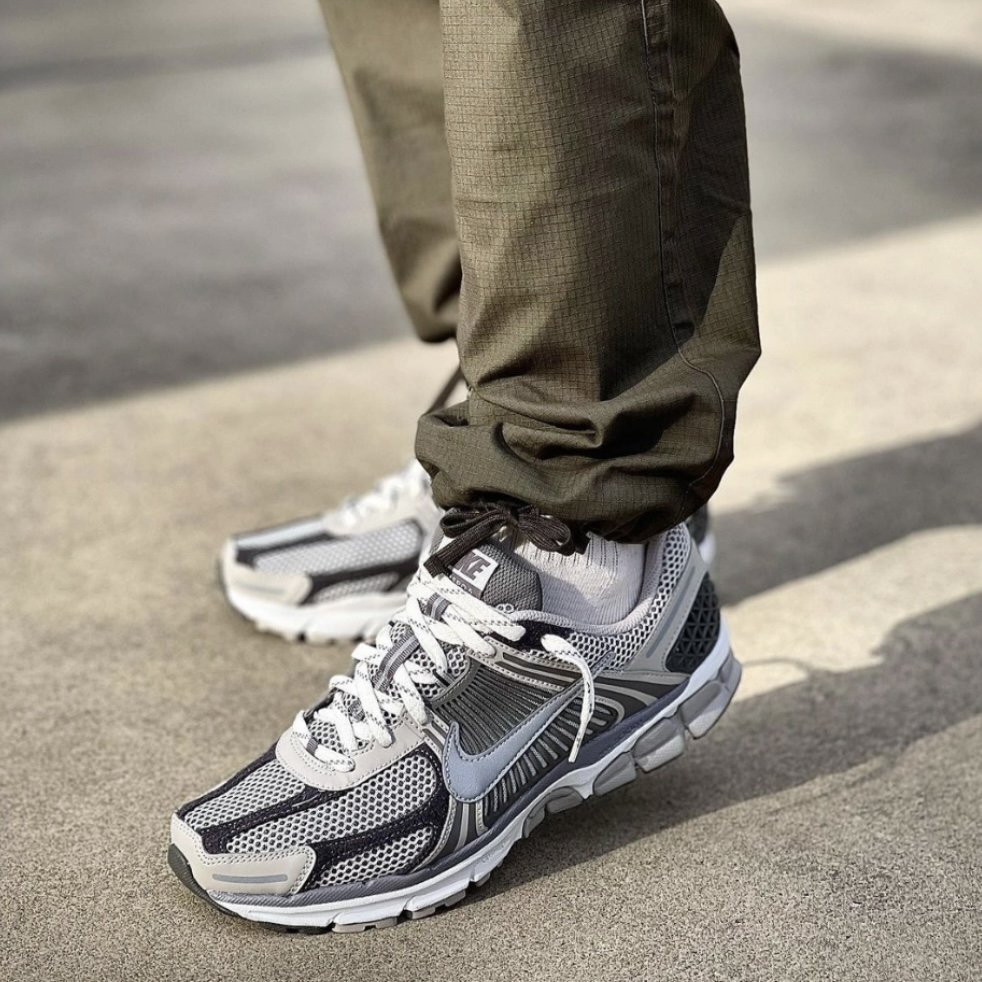 Nike Zoom Vomero 5 Iron Ore Flat Pewter 鋼鐵灰 灰白 反光 復古老爹鞋