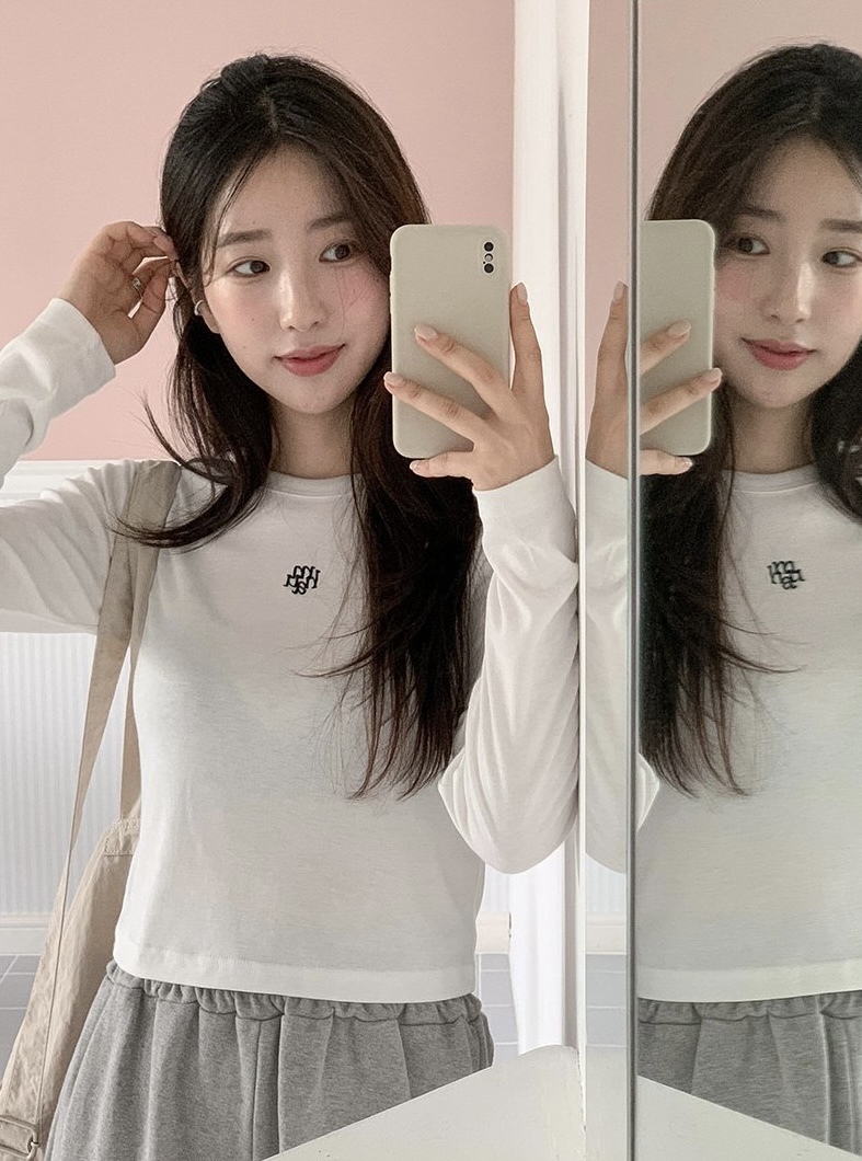 #現貨優惠 韓國 muahmuah 微短版 刺繡設計logo 薄長袖 (MUT23118)