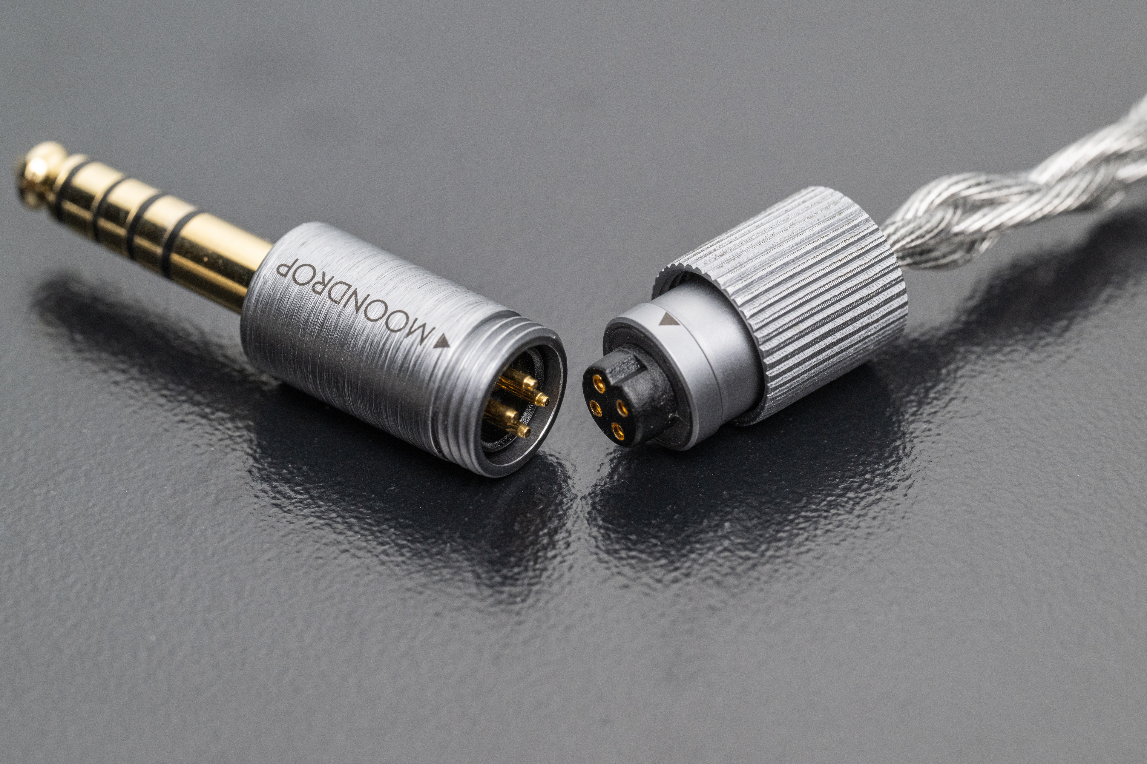 水月雨 MOONDROP DARKSABER 黑劍 MOONDROP DARKSABER 2DD+8BA In-Ear Monitor | MOONDROP