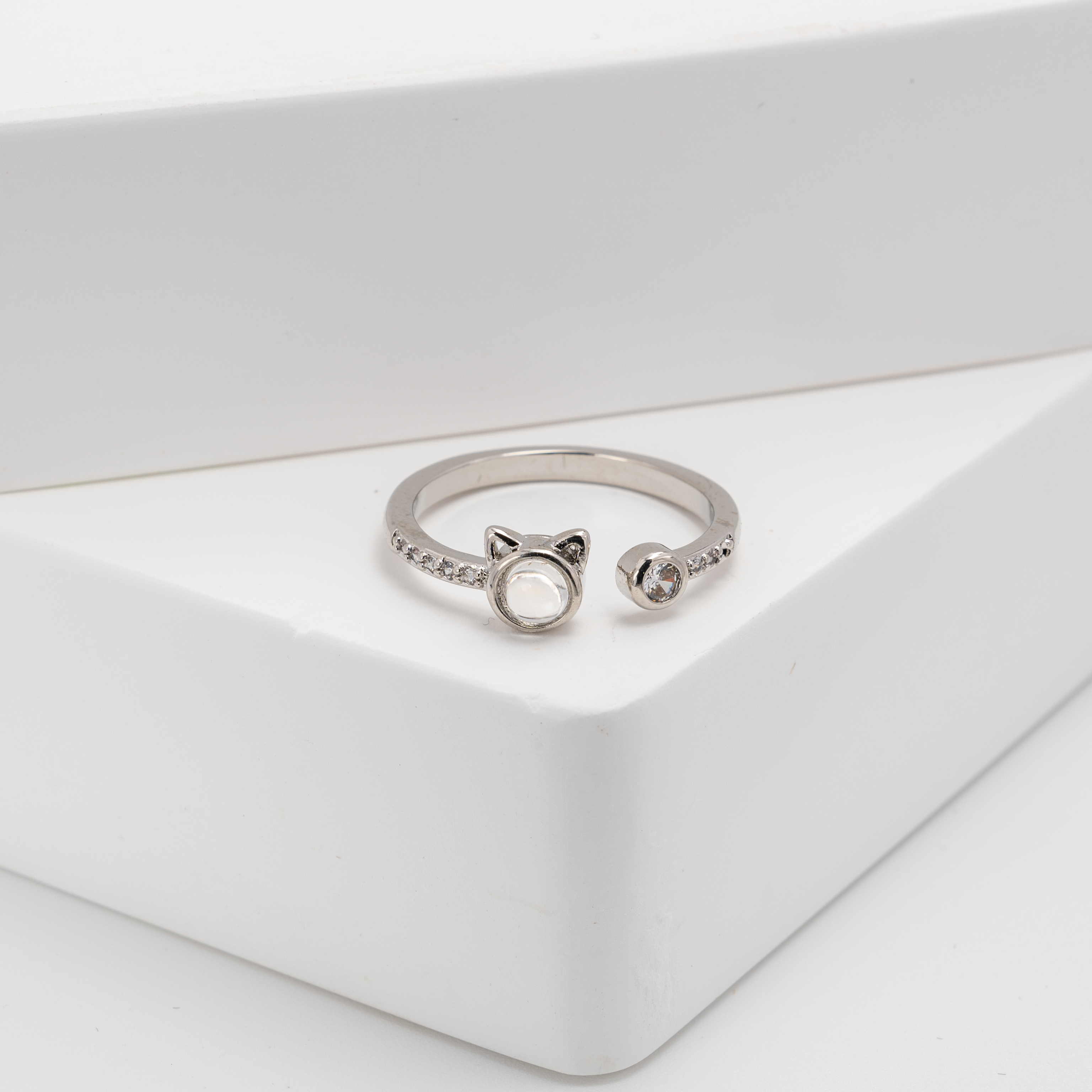 【冰透藍光月光石】小貓咪小碎鑽戒指