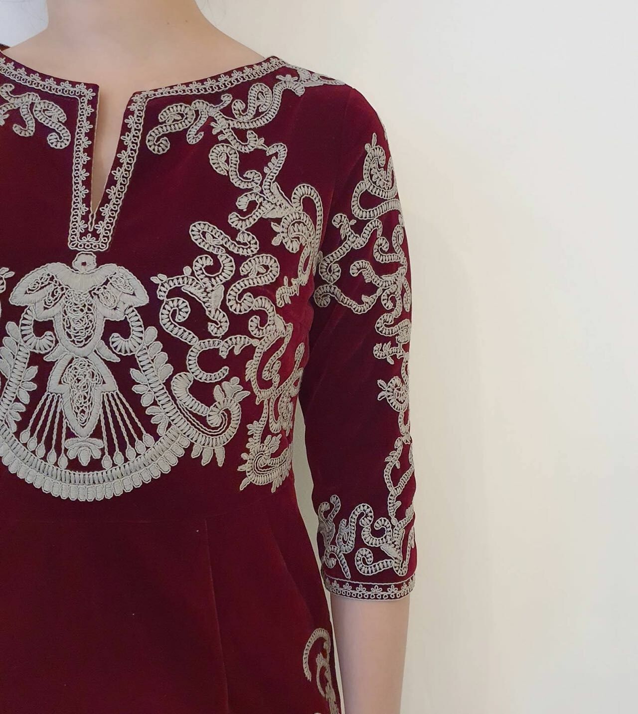 VELVET EMB L/SLEV SHIFT DRESS