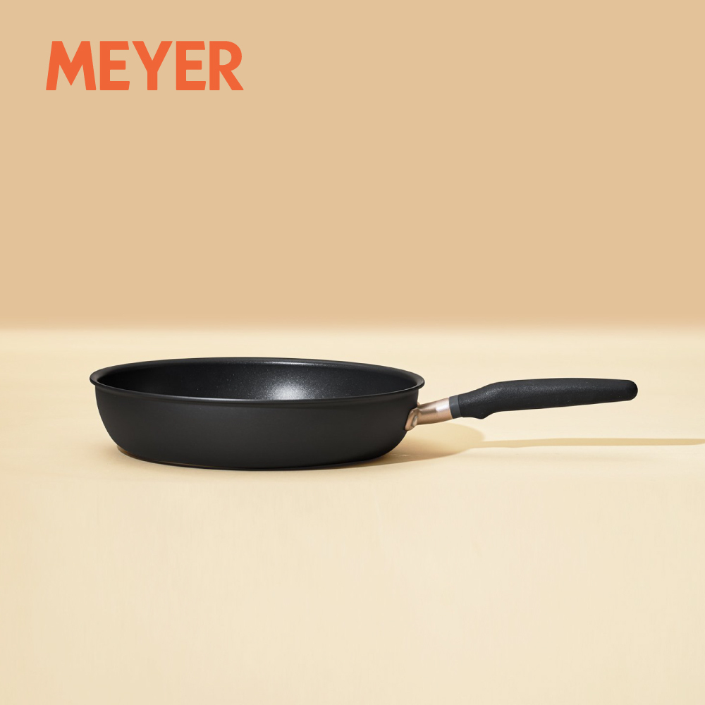 《MEYER Accent》陽極氧化不沾高深平底鍋28CM (電磁爐/IH爐)(微金亞光黑)