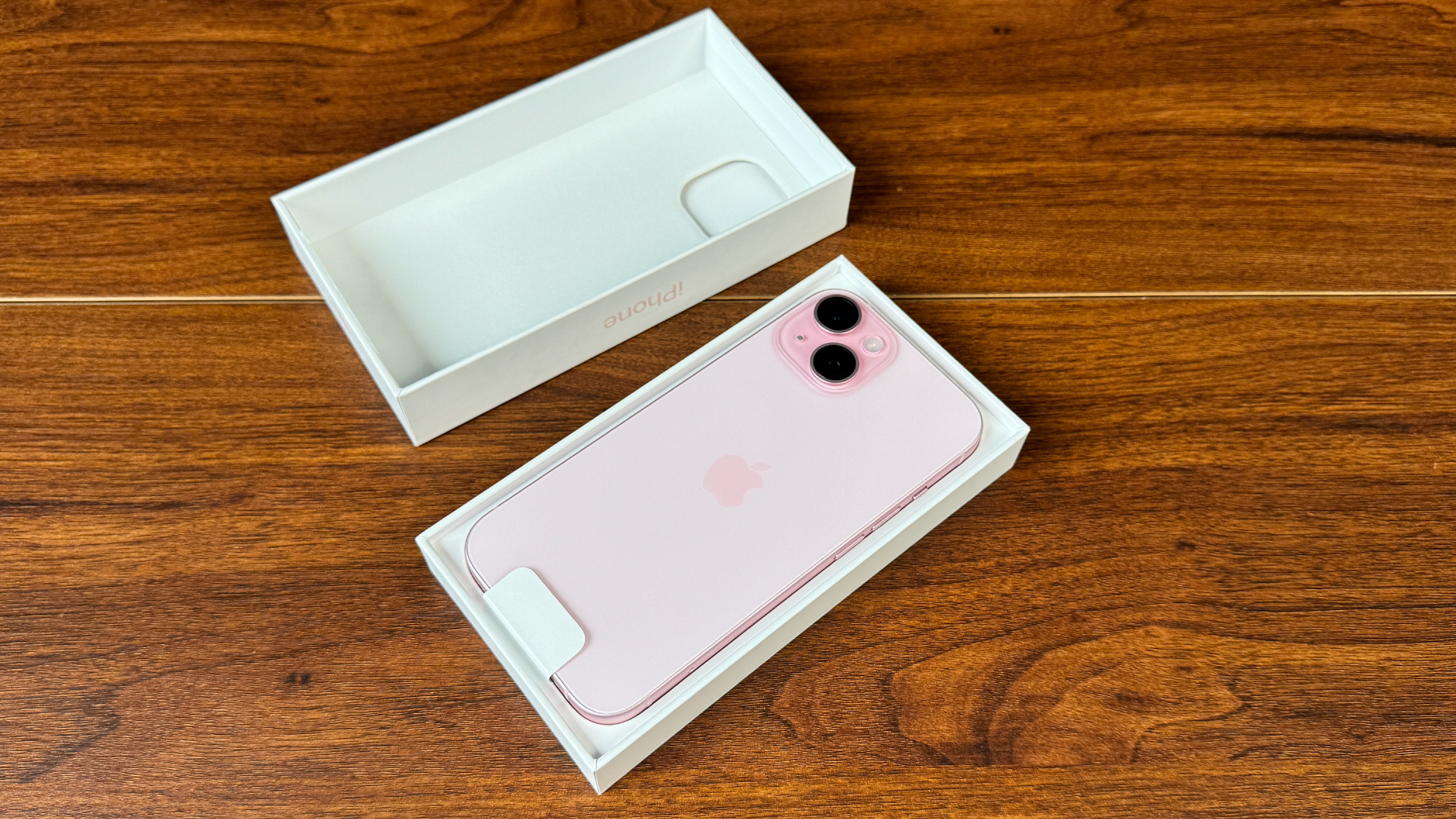 粉紅色 iPhone 拆封照