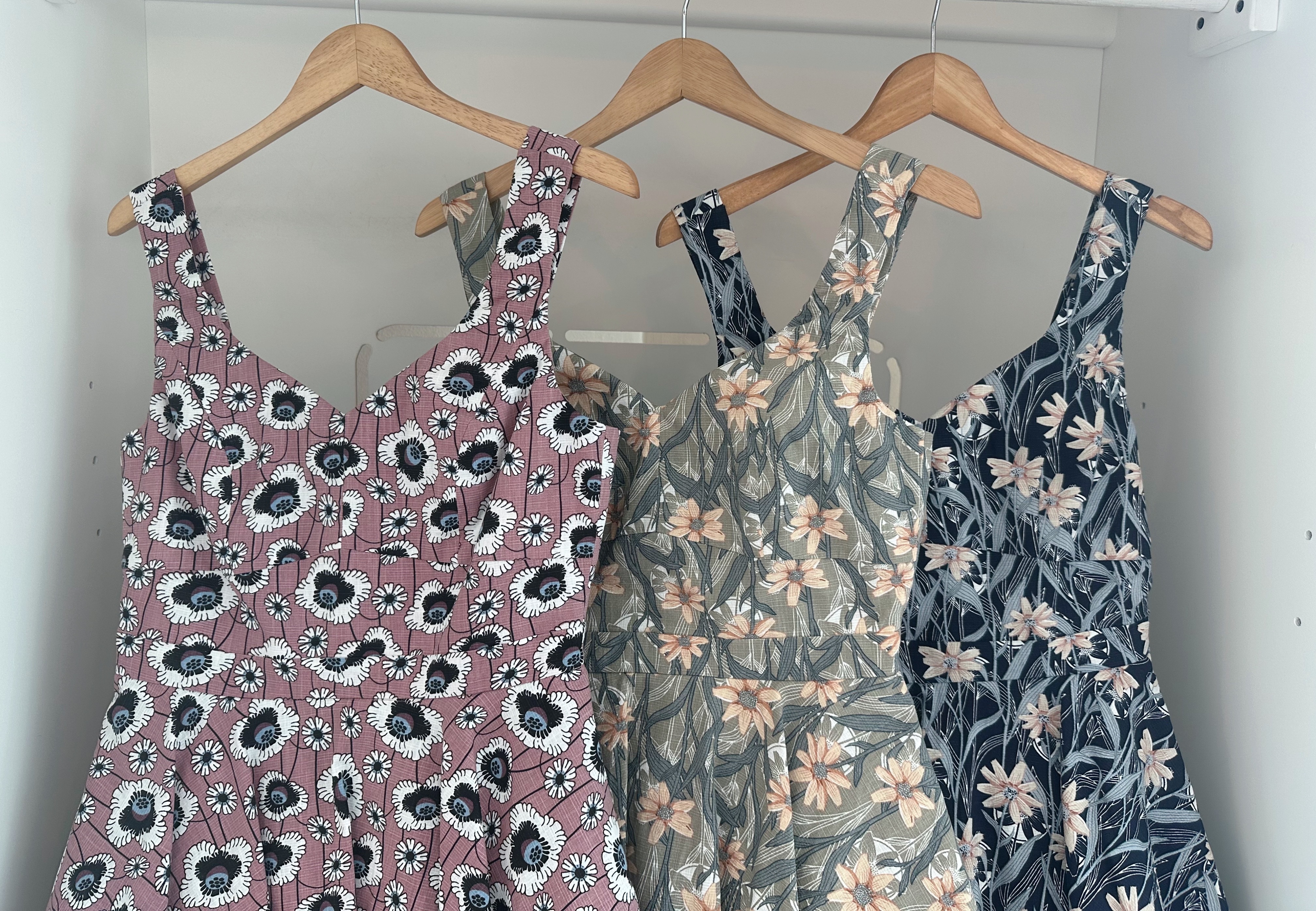 STRAP FLORAL LAYERED SHORT DRESS