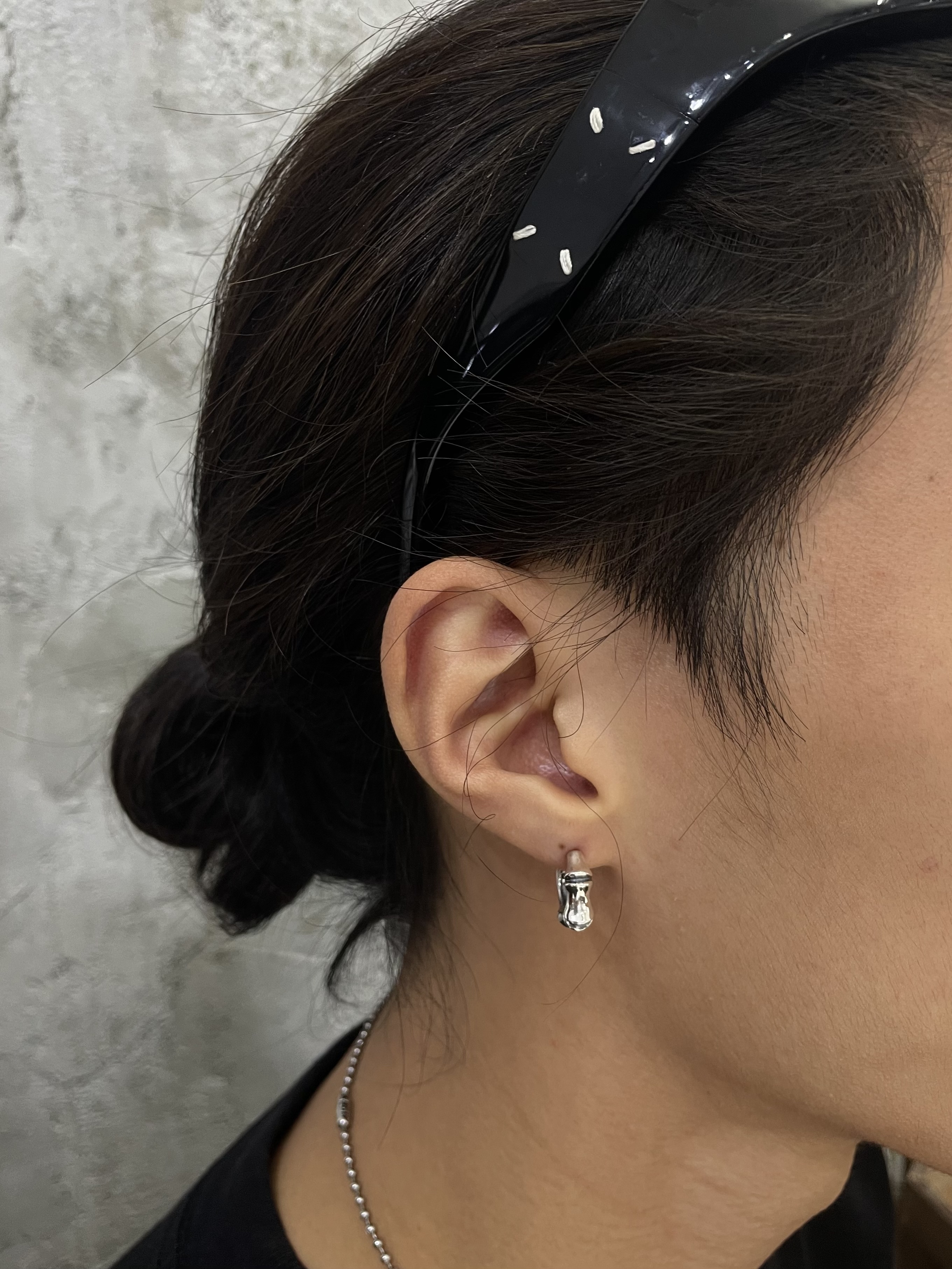 Kiss & Flow Earrings : Touches Hoop