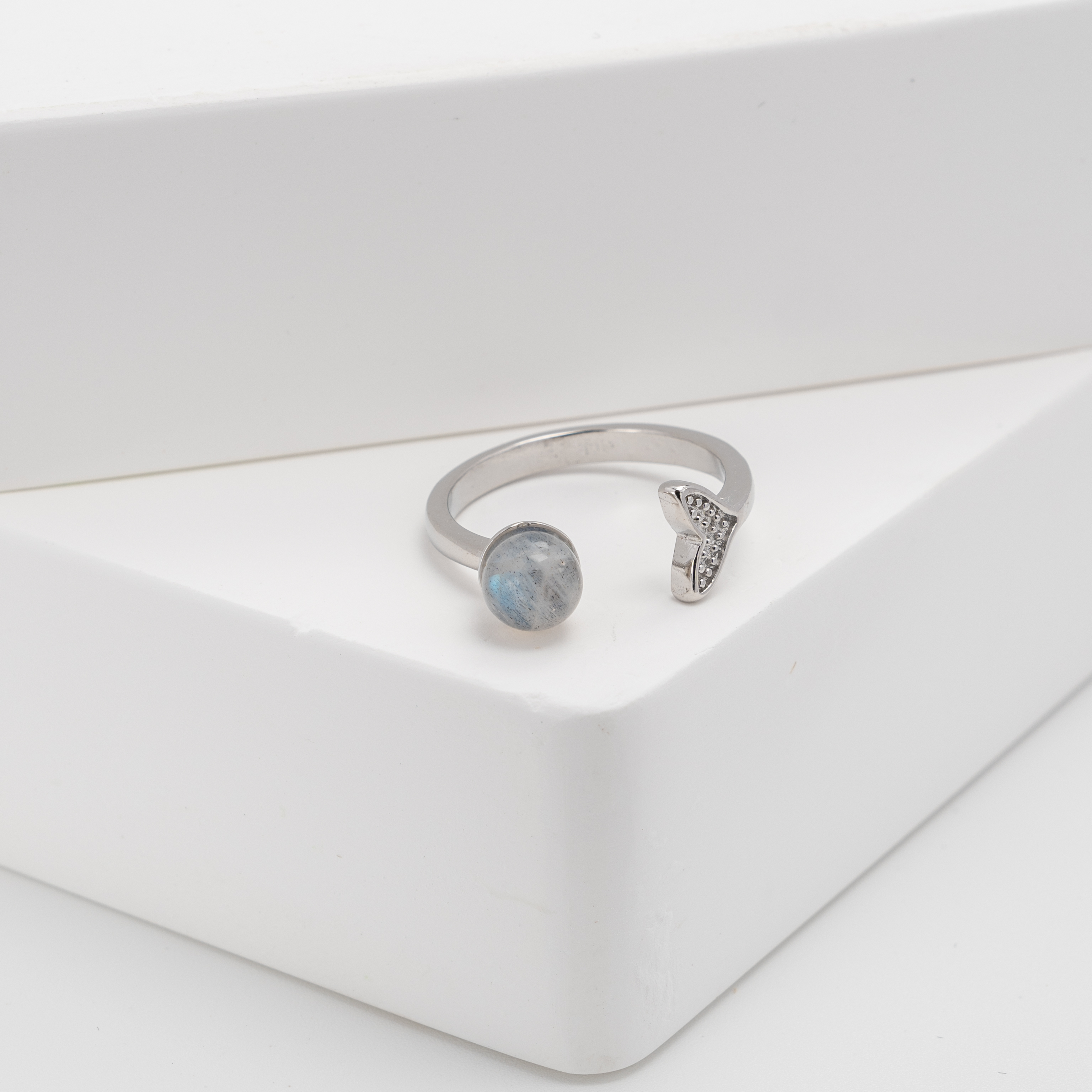 【拉長石】魚尾戒指