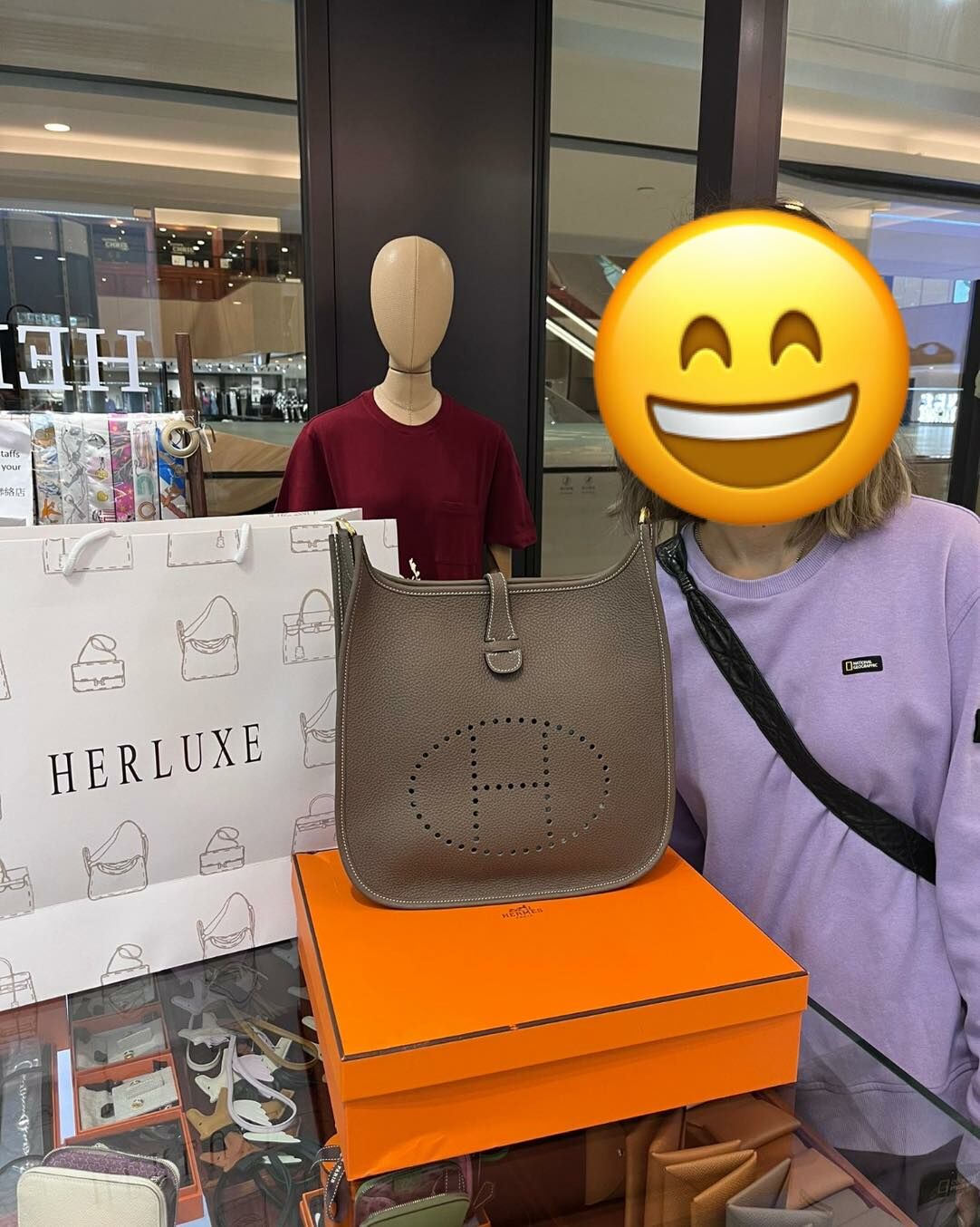 超nice靚靚直接walkin選購🥳 在聽取咗同事專業建議後爽快抱走E29大象金🐘🔑😍 多謝你嘅信任❤️ HERLUXE真心希望每一位客人都可以買到最心水的貨品😘