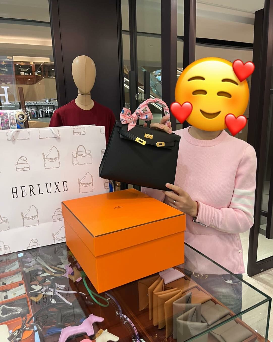 恭喜超nice靚靚今日來pick up K25黑金😍 上週已抱走mini E🤲 今日仲明確咗下一隻目標係Lindy mini🥳 在短短一周內靚靚已三次堅定鎖定咗我哋🫶 持續出單ing💪 只有最棒的商品和服務💗 雙重的保障✌️ 值得你信任🥰 多謝你對HERLUXE 100%的認同及支持❤️