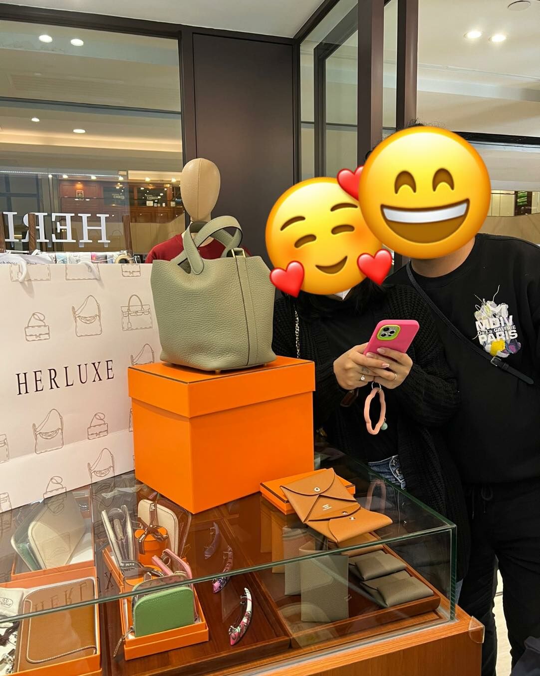 首先多謝暖男先生在整個交易中多次讚賞及表達對HERLUXE嘅100%滿意🤭 更多謝超nice靚靚對我哋公司的肯定與認同😘 原來靚靚搵呢隻P18鼠尾草金扣好耐了💢 在咨詢其他店的過程中都遇上一些小問題📝 所以遲遲未有信心購買…靚靚都關注咗我哋一段時間👀 最後決定選擇係我哋購買🙌🛍️ 多謝明智選擇👍 HERLUXE團隊提供最穩的商品🏆 最貼心的服務💞 每一個團隊成員都會繼續做好品質和服務👍 才能不辜負這份厚愛🥰