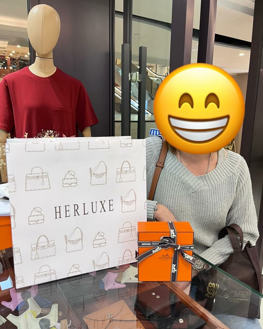 靚靚在網站見到我哋嘅頸鏈⛓️😍 馬上來店入手送比朋友🎁 友誼無價👍 收到禮物🎁的朋友一定會好感動💗🥳