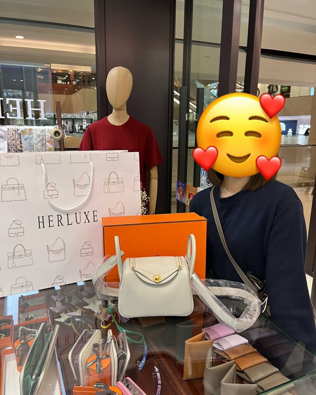 超爽快靚靚來抱走了Lindy mini 冰川白金扣🔑🧊 好仙氣百搭😍 恭喜你選擇果斷🎉🥳 感謝你對HERLUXE的肯定與支持💕