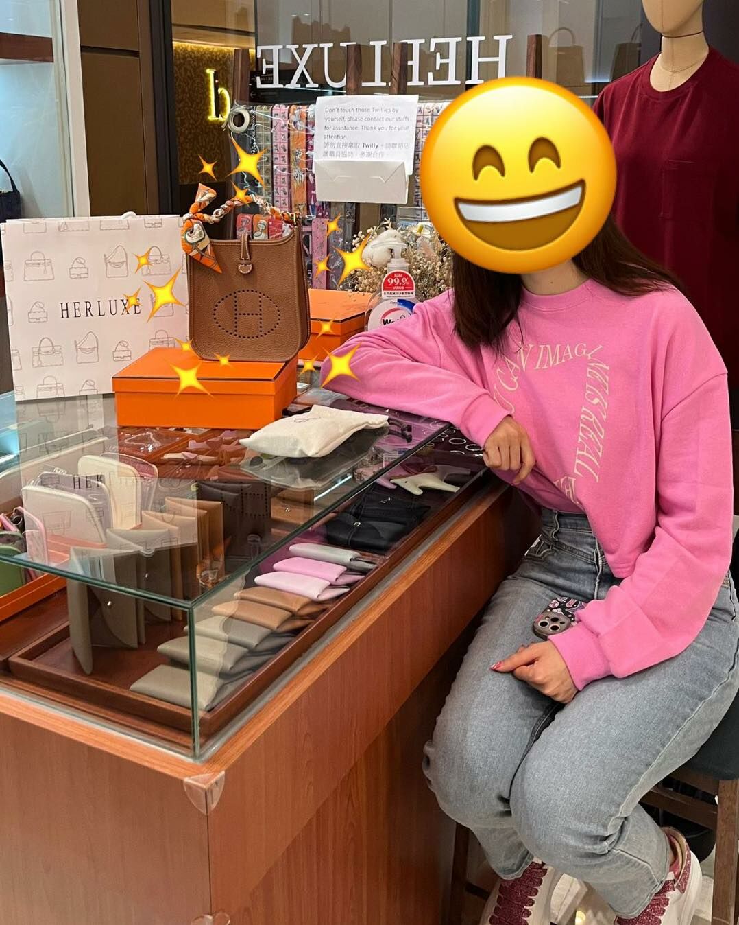 超Nice的靚靚係為Evelyne mini金金🐫🔑和Twilly🎀而來🐫🔑 陪同來的先生爽快買單🥳 我哋又被這愛情甜到了🤩