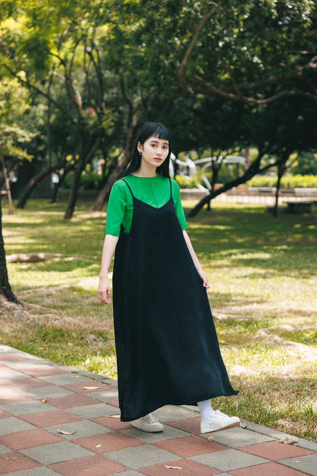 後綁帶緞面吊帶裙(三色-經典黑)