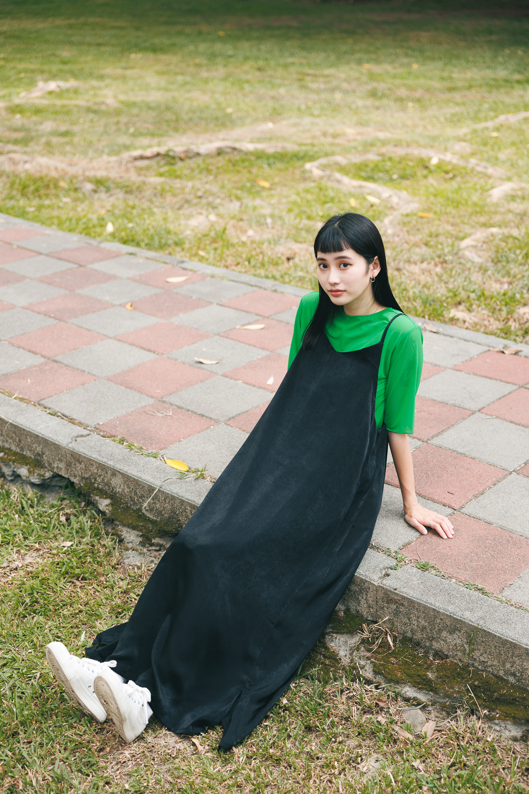 後綁帶緞面吊帶裙(三色-經典黑)